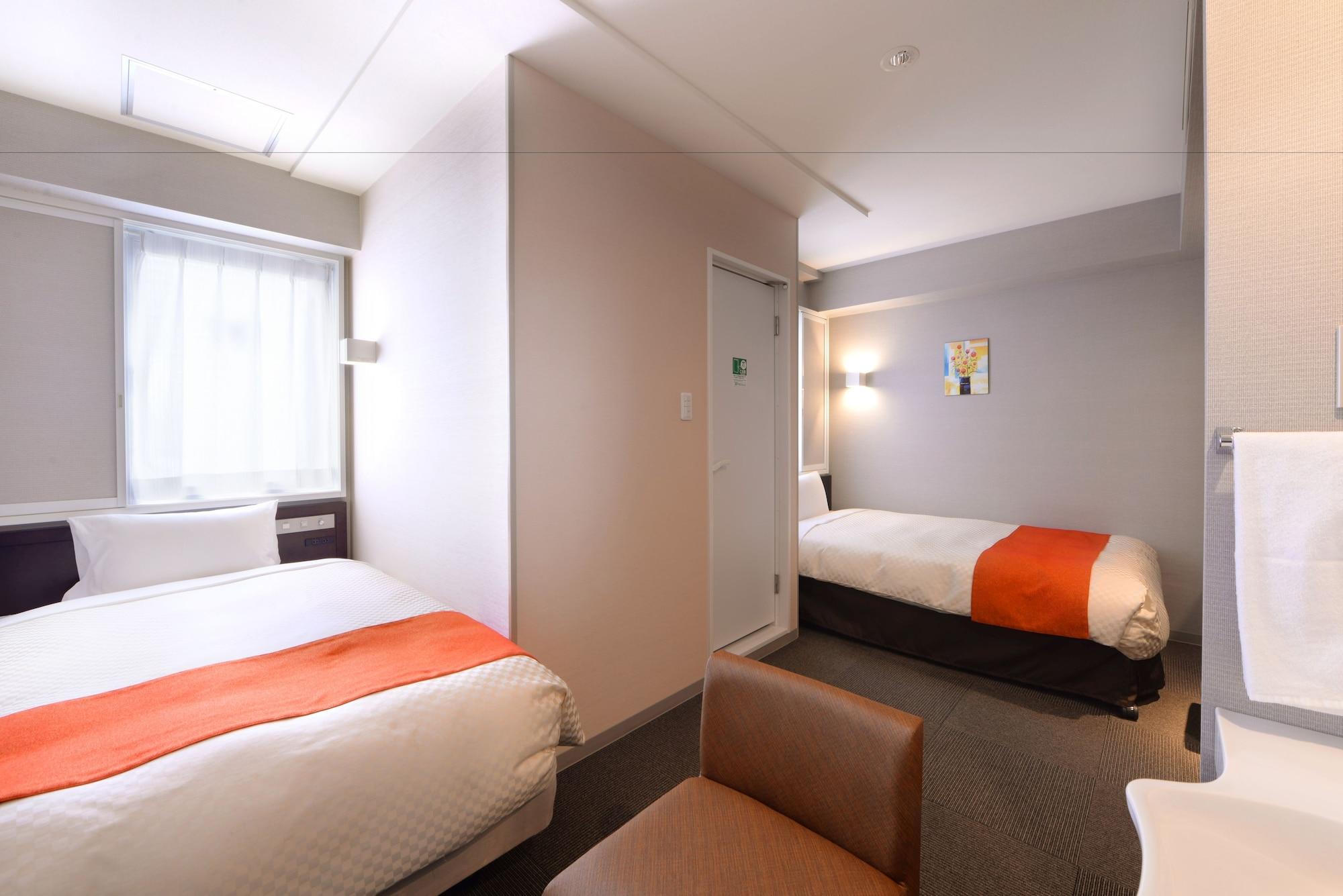 Vessel Inn Hiroshima Station Exteriör bild