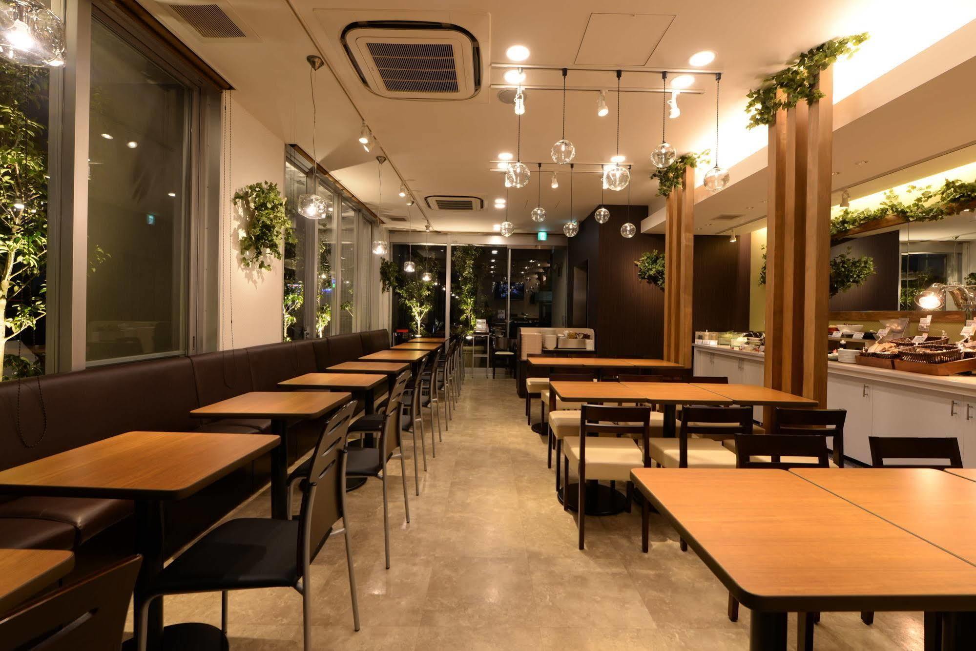 Vessel Inn Hiroshima Station Exteriör bild